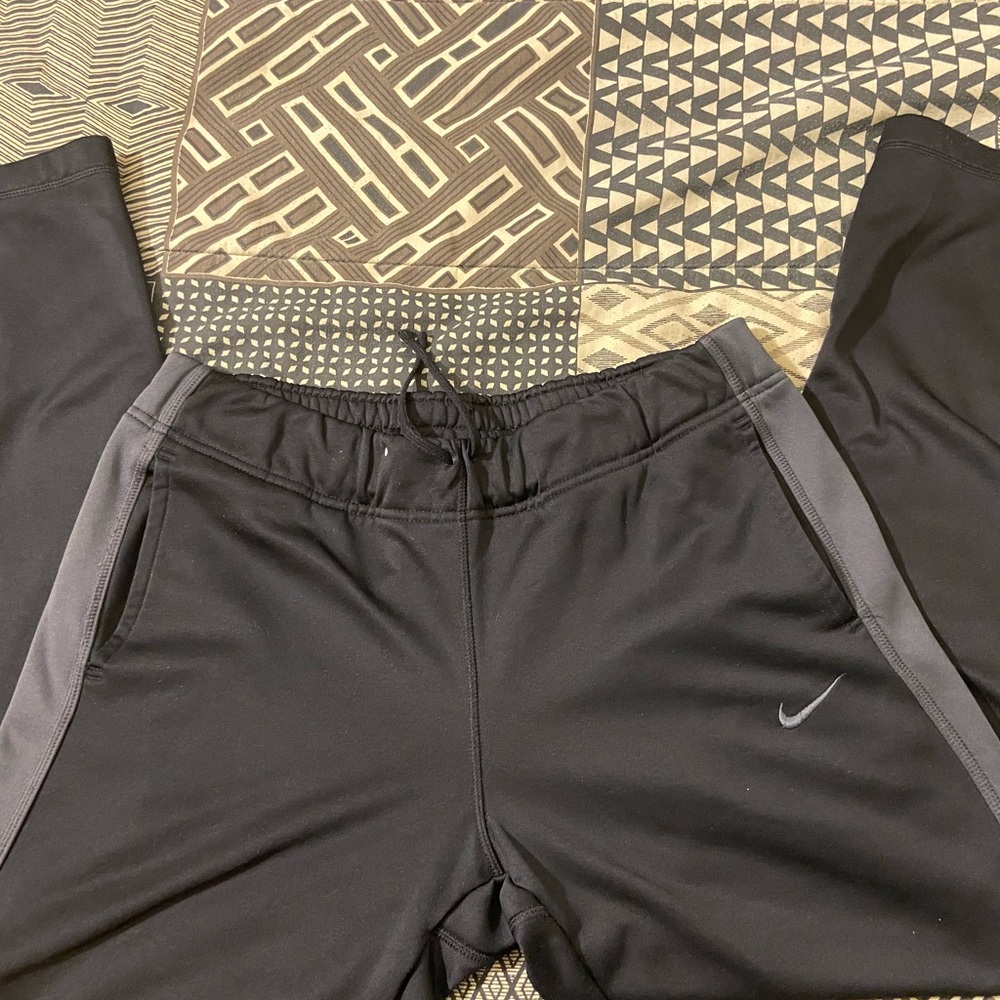 Nike Men’s Black w/ Grey Therma Fit Sweatpants-L